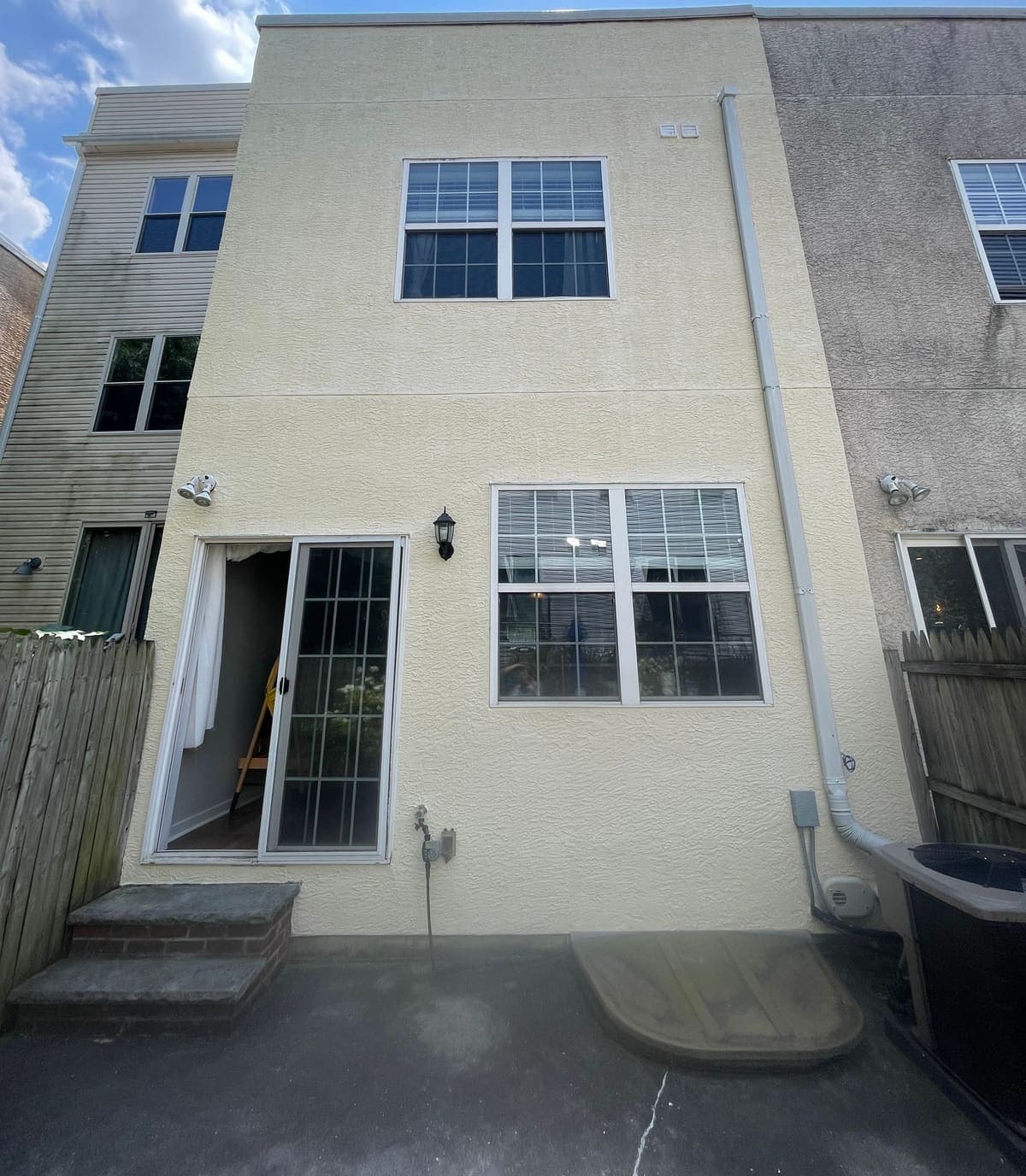 5 Signs Your Philadelphia Home's Exterior Needs Repainting